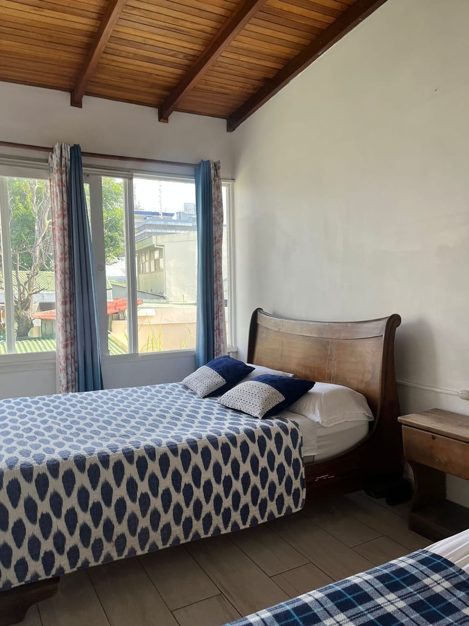 Basic Triple Room | Iron/ironing board, free WiFi, bed sheets