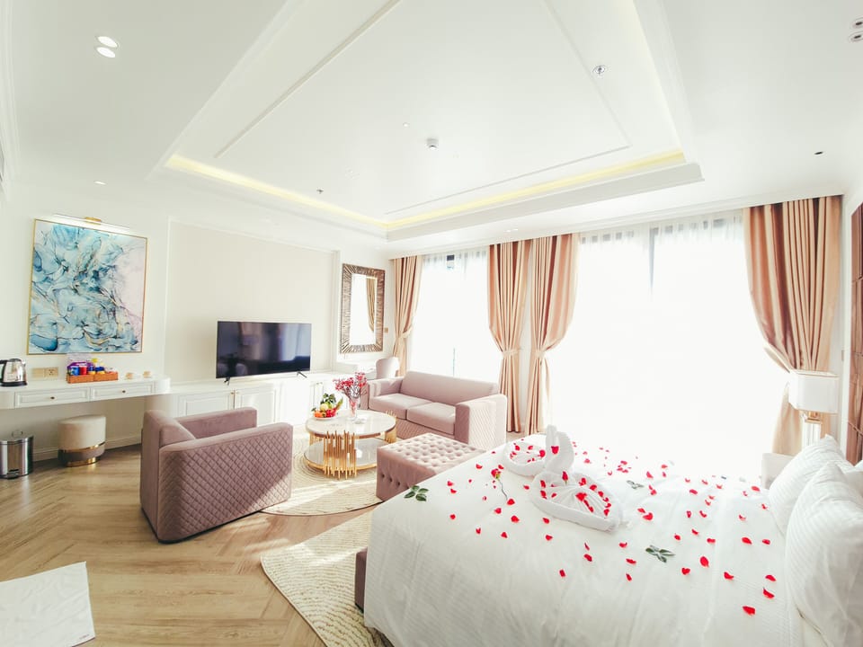 Junior Suite | Premium bedding, memory foam beds, desk, soundproofing