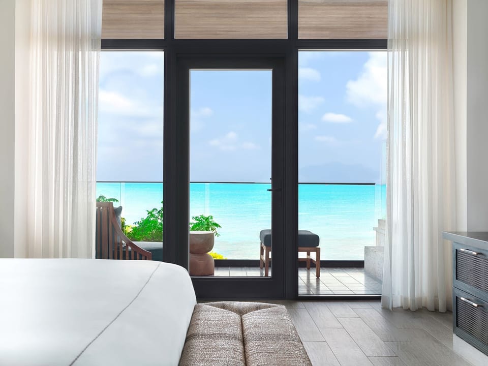 Suite, 1 King Bed, Ocean View (Roatan) | Frette Italian sheets, premium bedding, memory foam beds, in-room safe