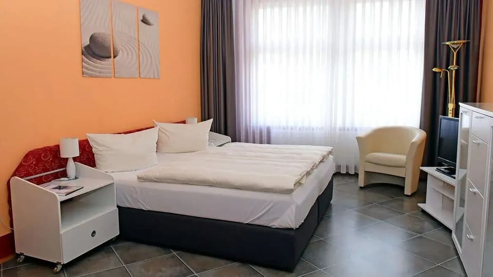 Desk, laptop workspace, WiFi (free), bed sheets