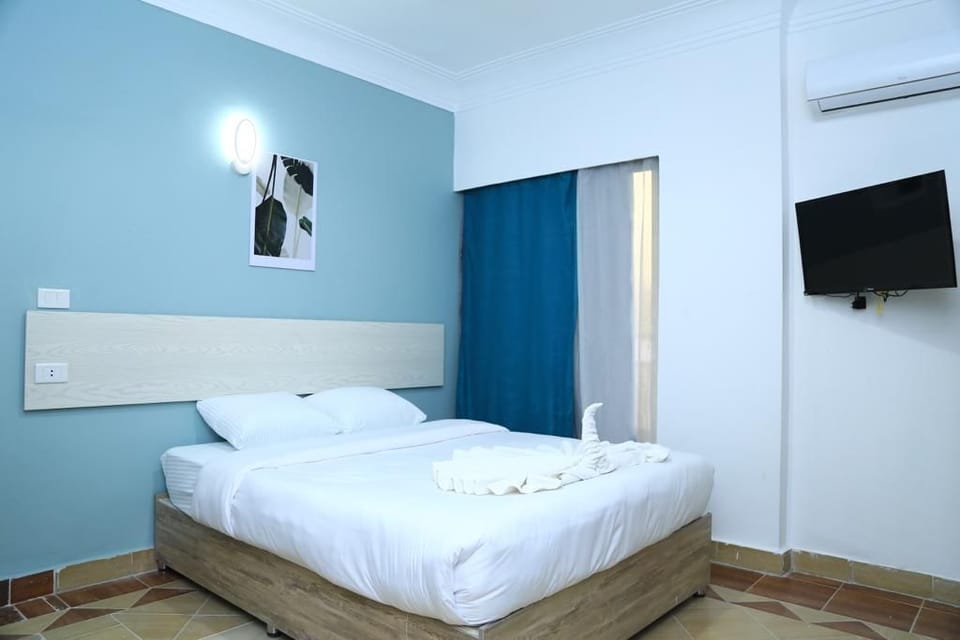 Premium bedding, Tempur-Pedic beds, minibar, soundproofing