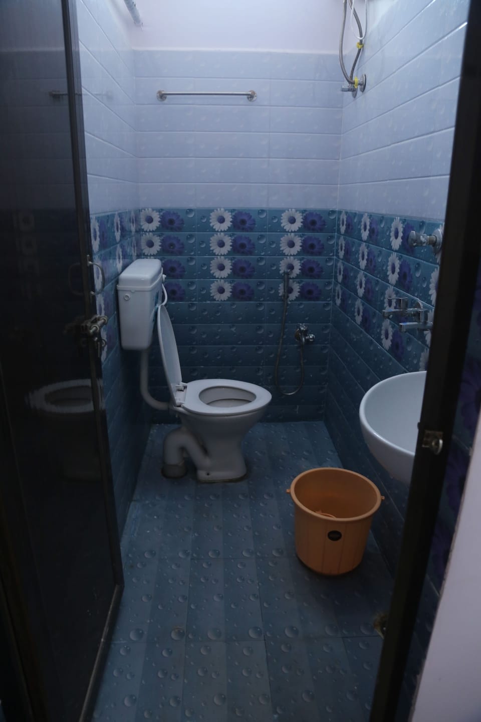 Deluxe Double Room | Bathroom | Shower, hydromassage showerhead, towels