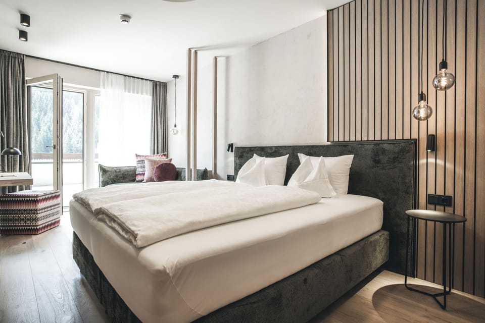 Deluxe Suite, Terrace | Hypo-allergenic bedding, minibar, in-room safe, soundproofing