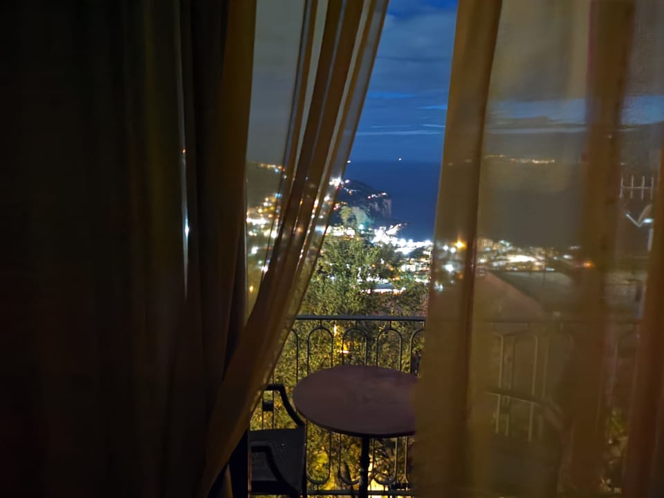 Minibar, desk, travel crib, WiFi (free)
