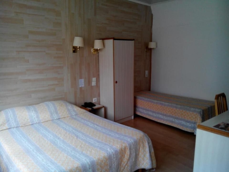 Triple Room | Desk, soundproofing, free WiFi
