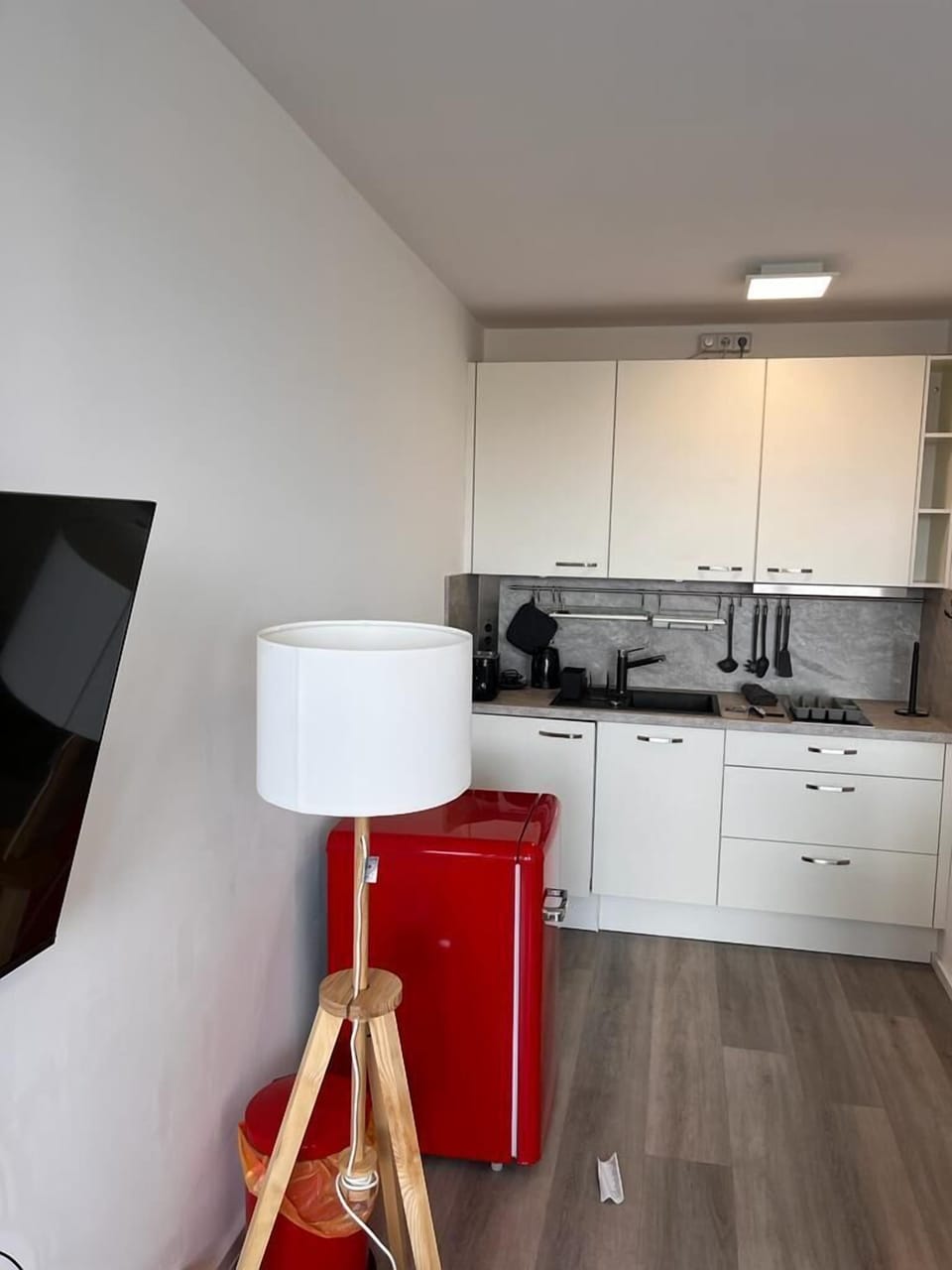 Apartment | Private kitchen | Fridge, oven, stovetop, coffee/tea maker