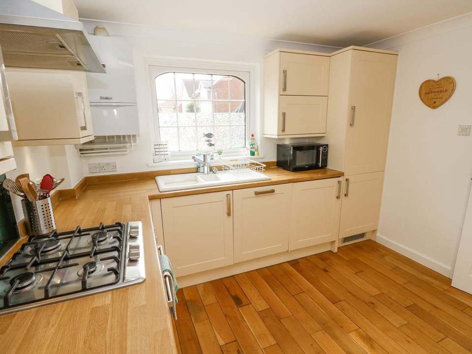 Fridge, dishwasher, electric kettle, toaster