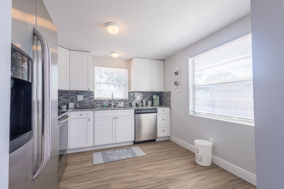 Family Villa | Private kitchen | Full-size fridge, microwave, oven, stovetop