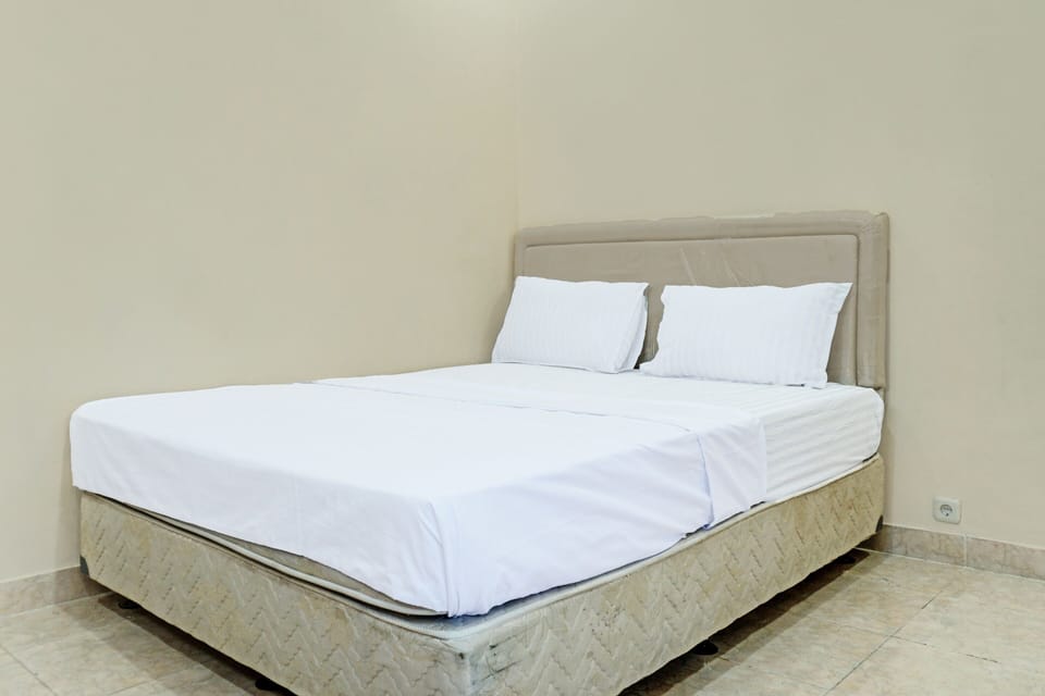 Deluxe Double Room | Desk, laptop workspace, WiFi (free), bed sheets