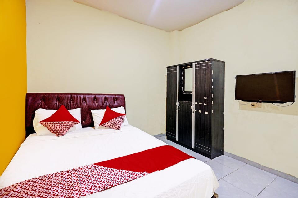 Deluxe Double Room | Desk, laptop workspace, bed sheets