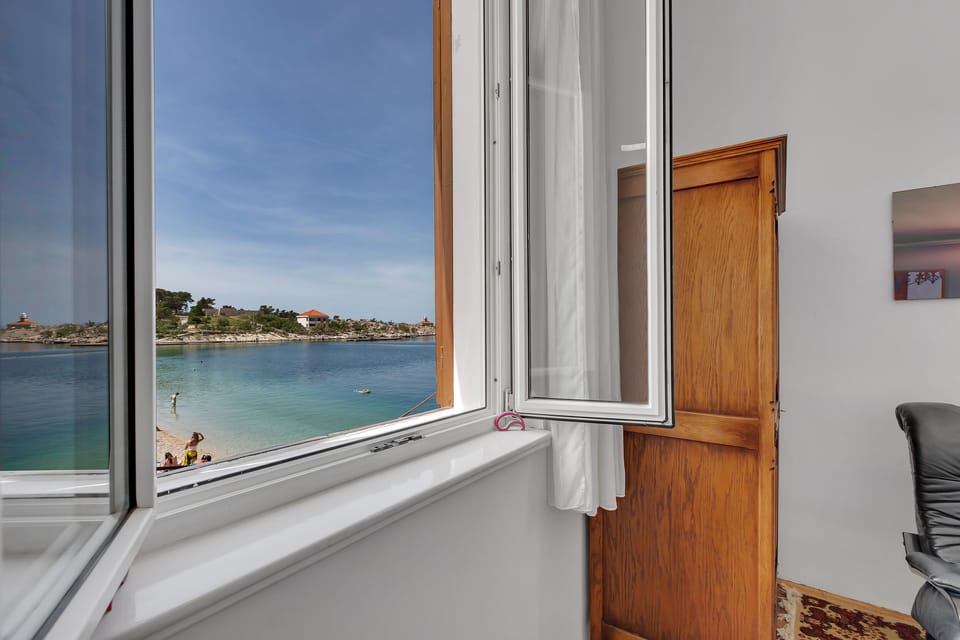 Panoramic Room, 1 Double Bed, Sea View, Beachside | Free WiFi, bed sheets