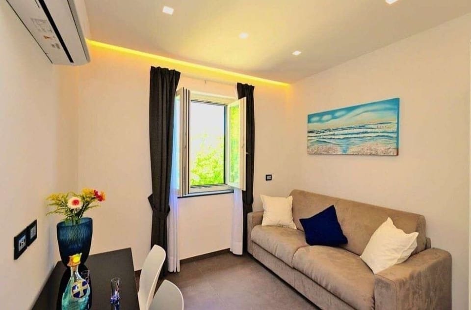 Moon | Living area | Smart TV