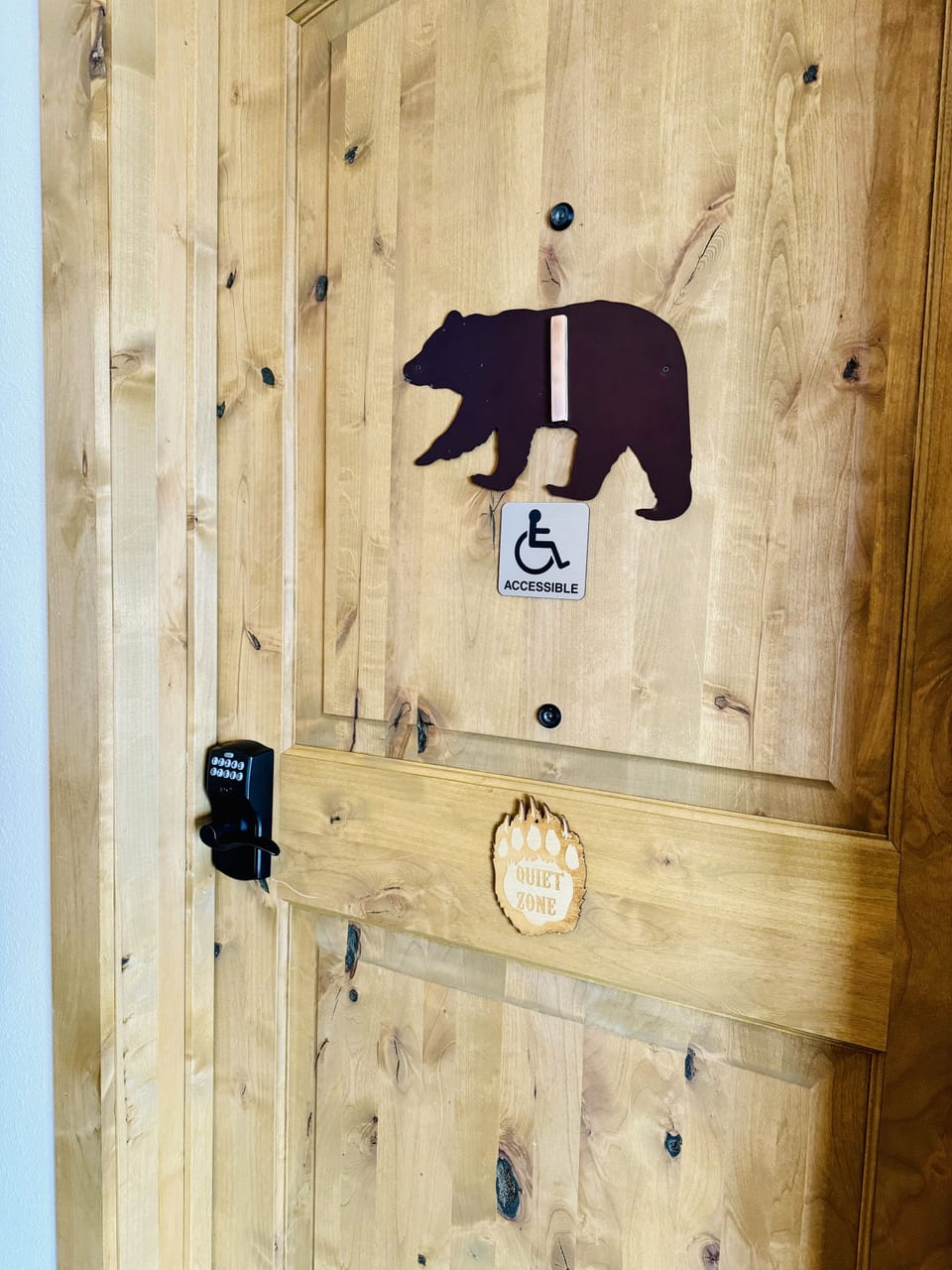 Basic Single Room, 1 Queen Bed, Accessible | Free WiFi, bed sheets