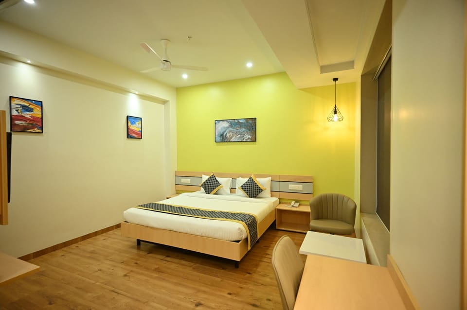 Executive King | Iron/ironing board (on request), WiFi (free), bed sheets