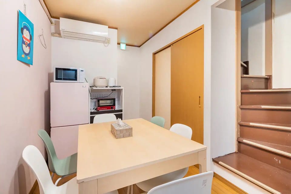 House | 2 bedrooms, blackout drapes, iron/ironing board (on request)