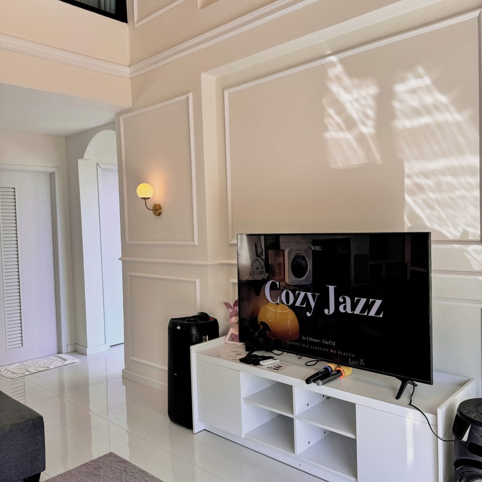 Family Villa, 3 Bedrooms, Private Pool, Mountain View | Living area | Books