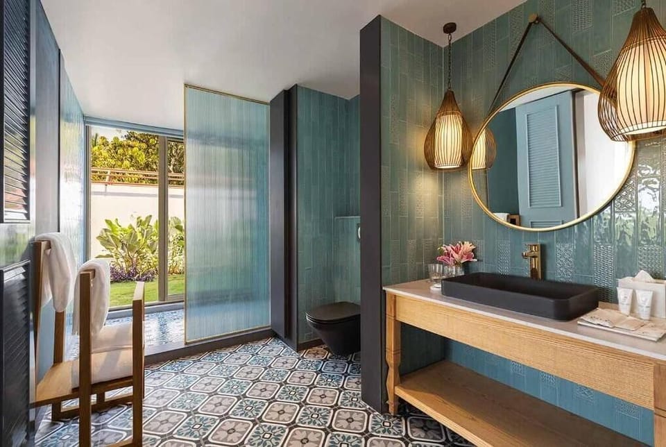 Superior Room, 1 Queen Bed (Superior Room with Private Pool) | Bathroom | Shower, rainfall showerhead, designer toiletries, hair dryer