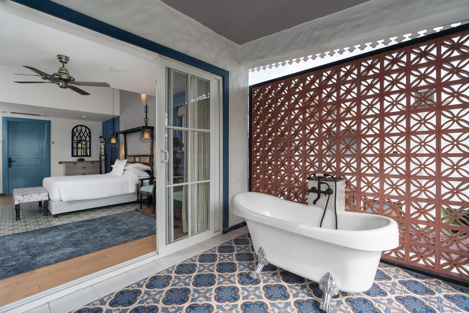 Deluxe Room, 2 Queen Beds | Balcony
