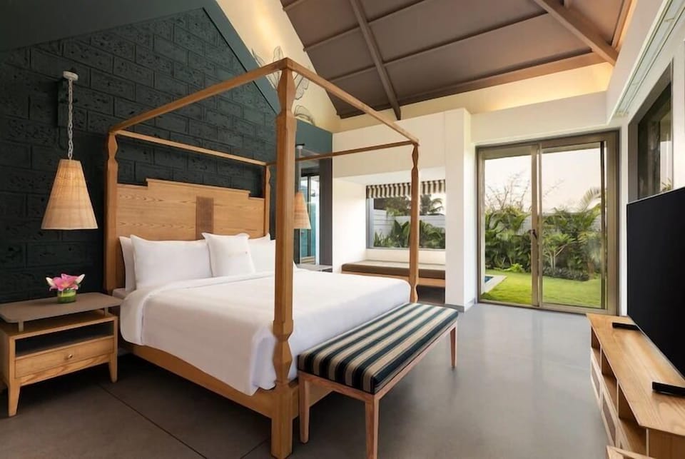 Superior Room, 1 Queen Bed (Premium Cottage with Private Pool) | Premium bedding, down comforters, memory foam beds, minibar