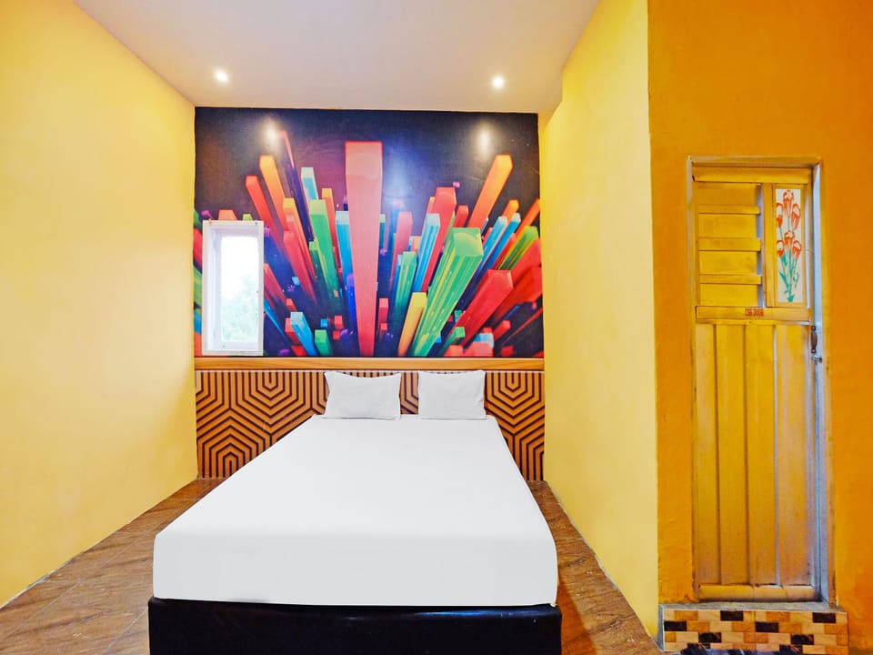 Standard Double Room | Desk, WiFi (free), bed sheets
