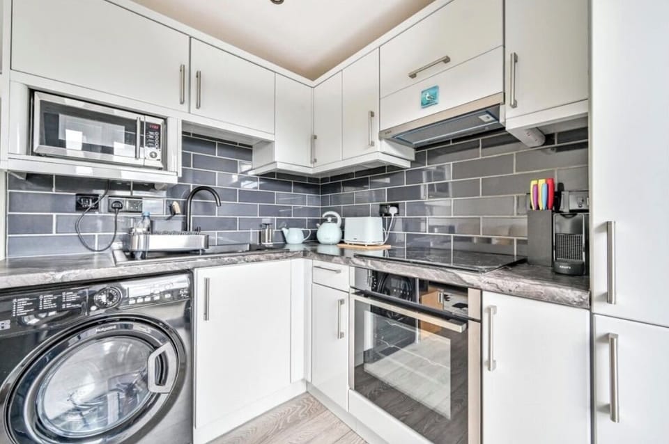 Apartment | Private kitchen | Fridge, microwave, oven, stovetop