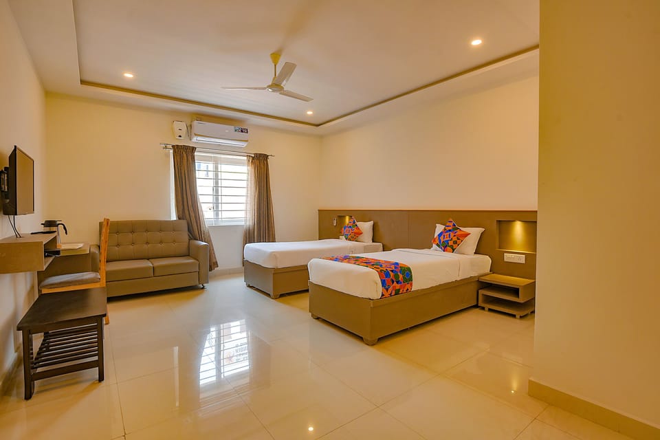 Deluxe Room | Egyptian cotton sheets, premium bedding, in-room safe, desk