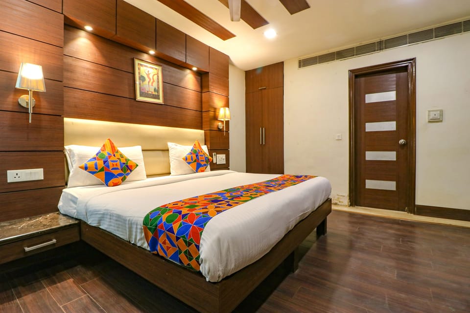 Premium Room | Egyptian cotton sheets, premium bedding, in-room safe, desk
