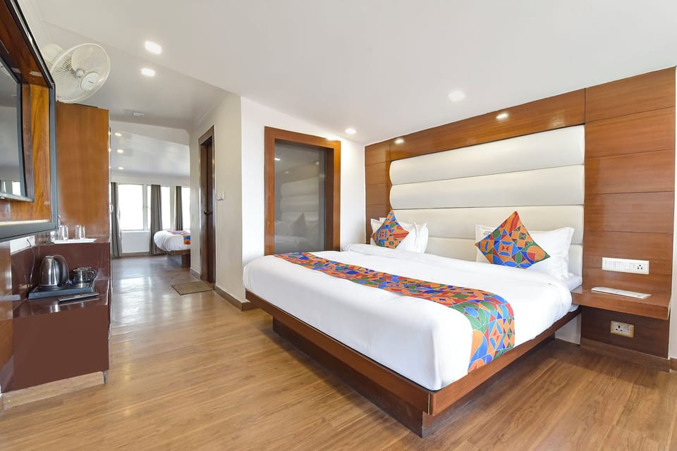 Premium Room | Egyptian cotton sheets, premium bedding, in-room safe, desk