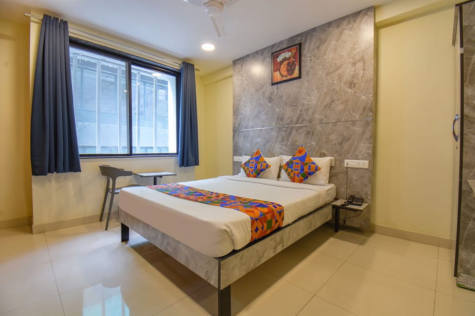 Egyptian cotton sheets, premium bedding, in-room safe, desk