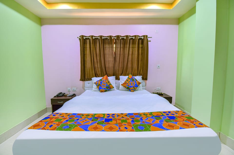 Egyptian cotton sheets, premium bedding, in-room safe, desk