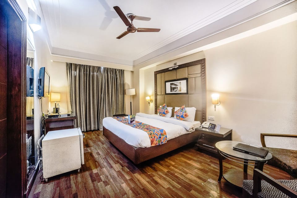 Egyptian cotton sheets, premium bedding, in-room safe, desk