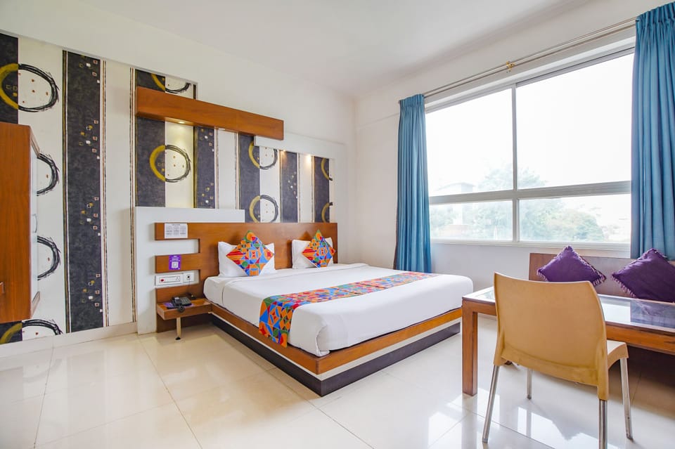 Deluxe Room | Egyptian cotton sheets, premium bedding, in-room safe, desk