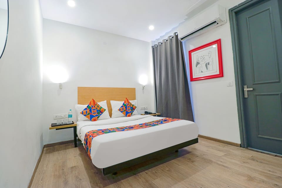 Deluxe Room | Egyptian cotton sheets, premium bedding, in-room safe, desk