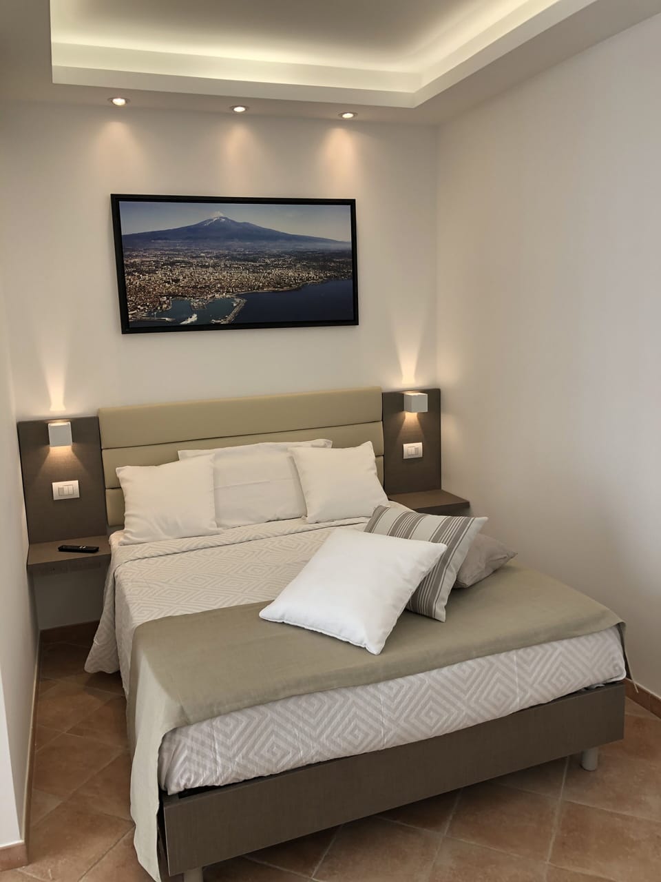 Deluxe Quadruple Room | Minibar, in-room safe, desk, laptop workspace