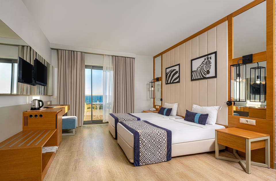 Free minibar items, soundproofing, free WiFi, bed sheets