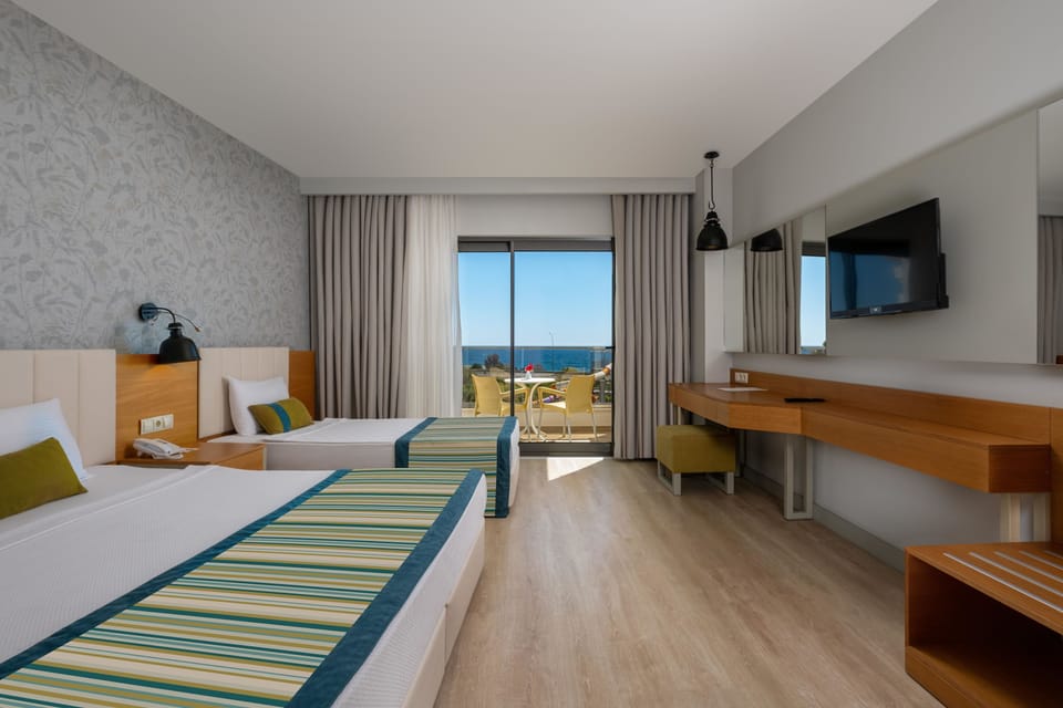 Free minibar items, soundproofing, free WiFi, bed sheets