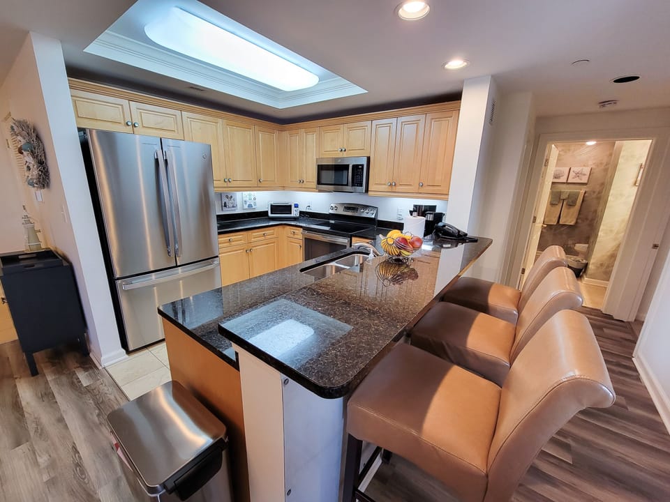 Condo, 3 Bedrooms | Private kitchen | Coffee/tea maker, fridge, oven, toaster