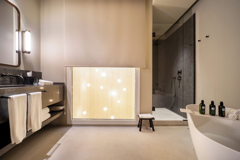 Mercer Suite | Bathroom | Deep soaking tub, hair dryer, bathrobes, slippers