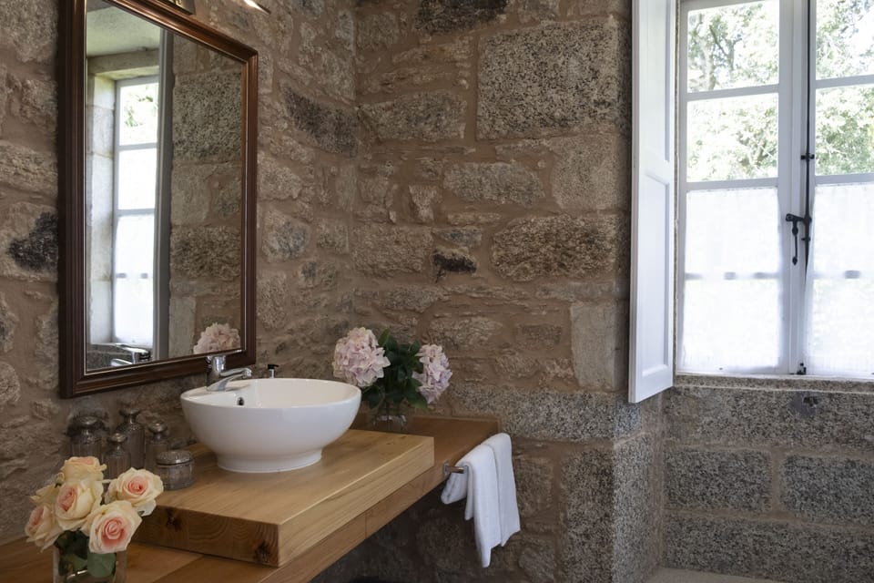 Superior Double Room | Bathroom | Shower, hair dryer, towels, soap