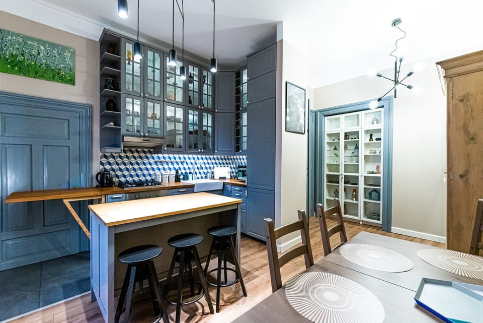 Family Apartment | Private kitchenette | Full-size fridge, microwave, oven, dishwasher