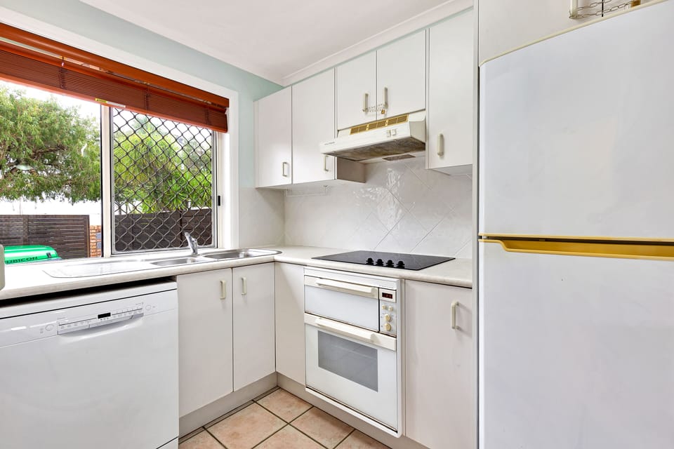Family Apartment | Private kitchen | Full-size fridge, microwave, oven, stovetop