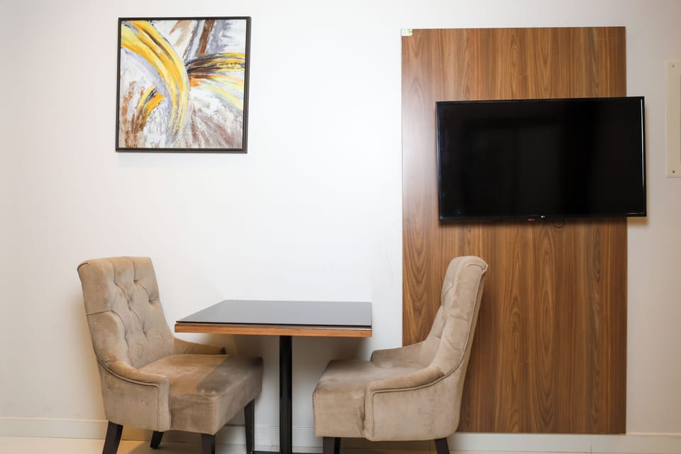Junior Room | Living area | 43-cm Smart TV with cable channels, TV