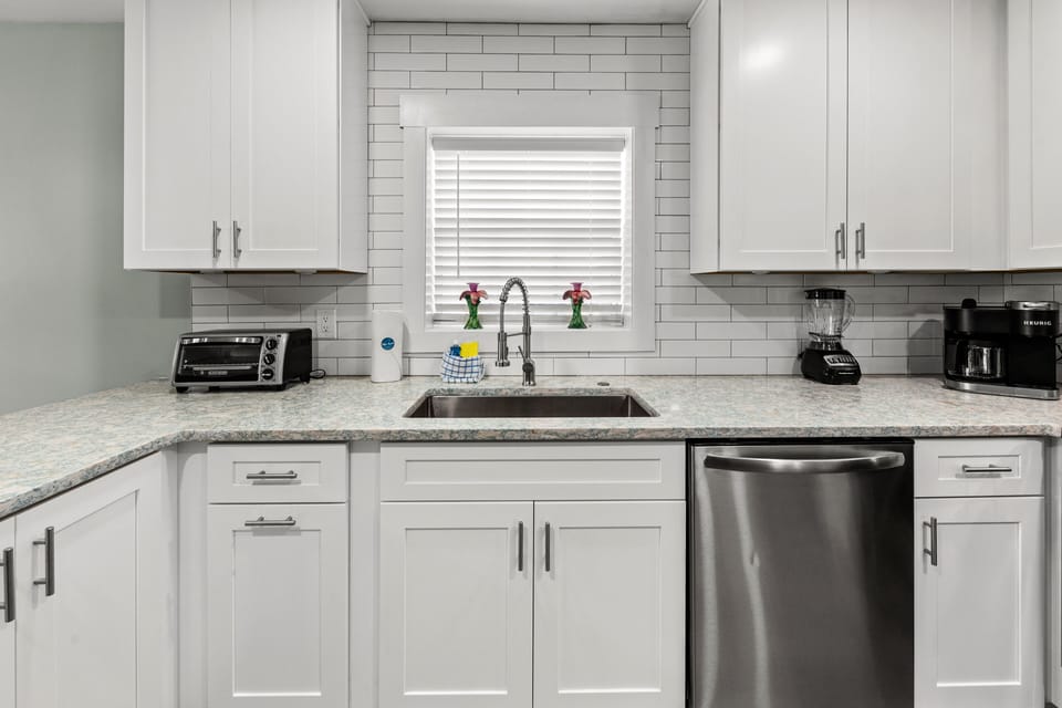 Apartment, Multiple Beds, Balcony, Garden View | Private kitchen | Fridge, microwave, oven, stovetop