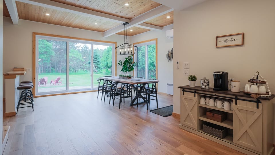 Deluxe Chalet | Dining room