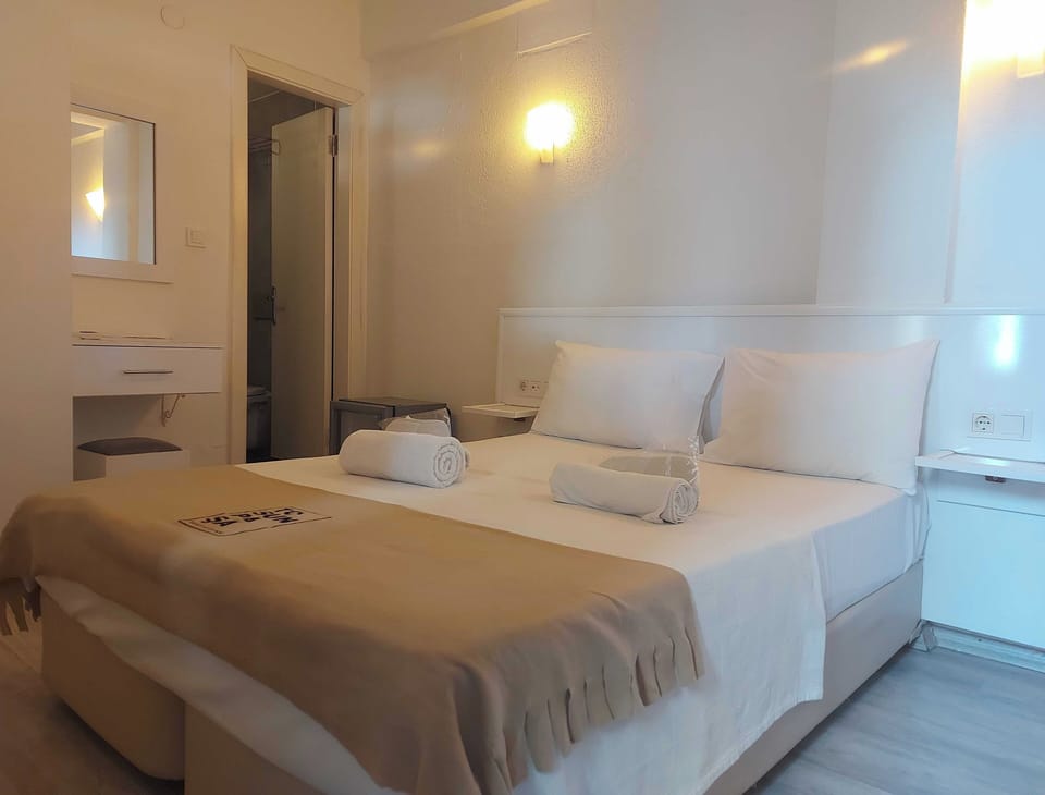 Basic Double Room | Free WiFi, bed sheets