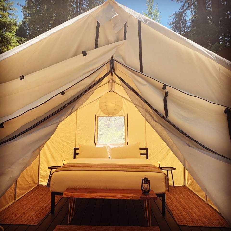 Signature Tent | Free WiFi, bed sheets