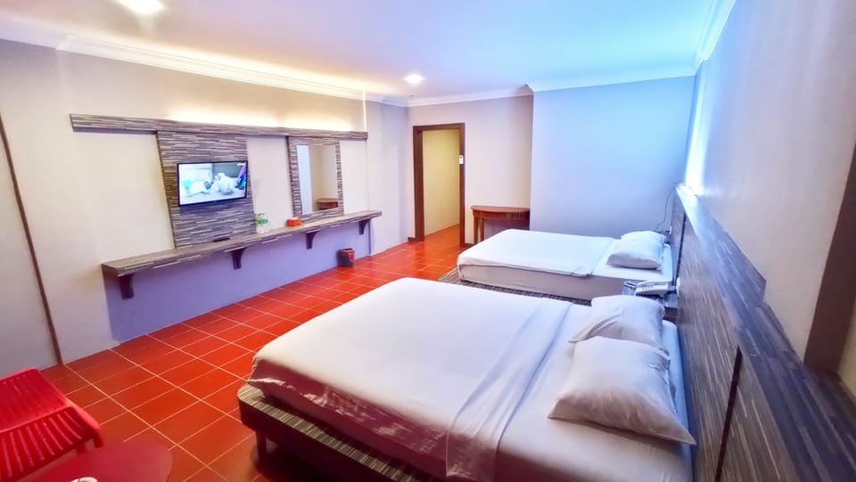 Superior Studio Suite | Blackout drapes, WiFi (free), bed sheets