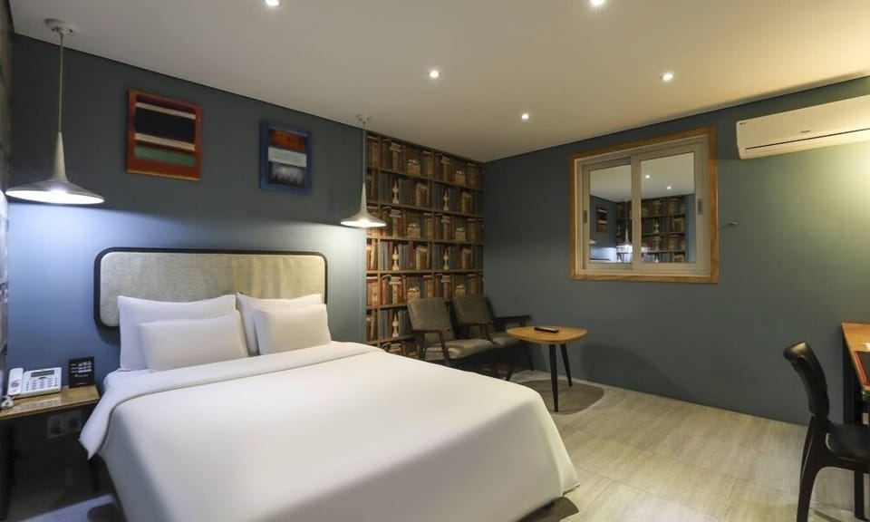 Standard Double Room | Desk, WiFi (free), individually decorated, individually furnished