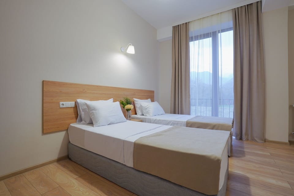 Standard Twin Room | Desk, free WiFi