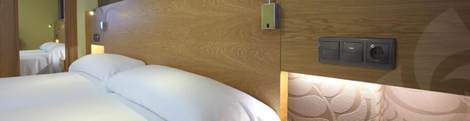 Double Room, Sea View | Minibar, in-room safe, desk, blackout drapes